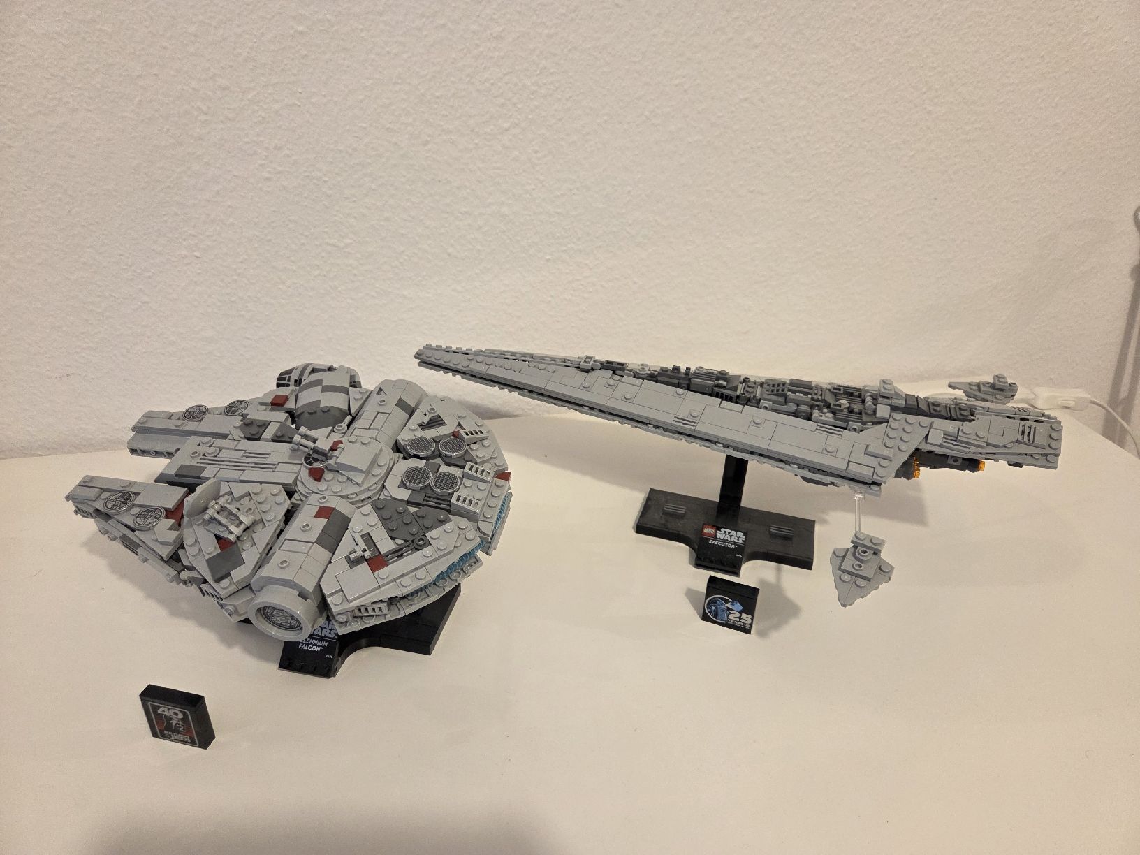 Lego Jeux de construction: LEGO Star Wars Millennium Falcon + LEGO Executor – D'occasion à Bonstetten par Emily 4