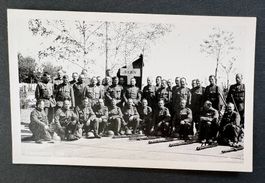 ANSICHTSKARTE SCHWEIZER ARMEE SDT. MIT WAFFEN BERN