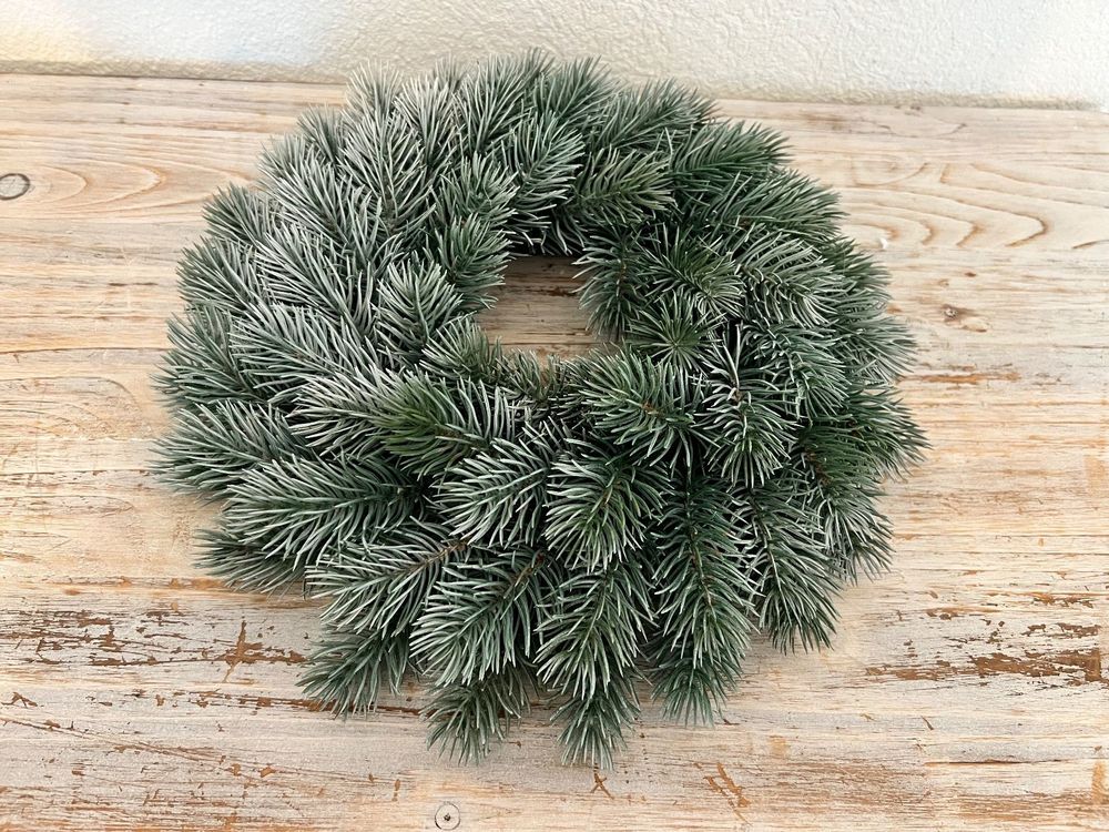 Künstlicher Tannenkranz 60cm - Weihnachtskranz Mit Kiefernzapfen & Beeren