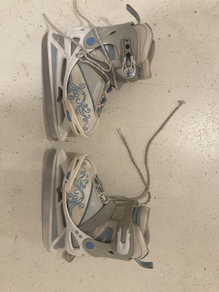 Pattini da ghiaccio: Schlittschuhe gr 32-35 – Usato da Domat/Ems venduto da nyfelerpatrick