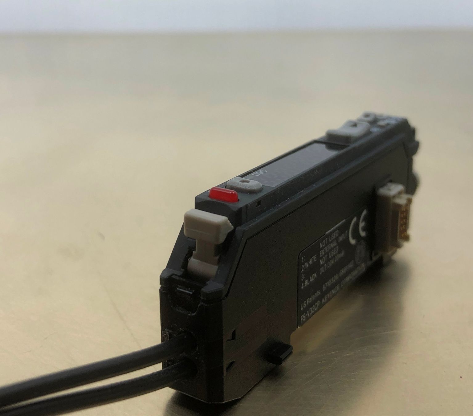 Componenti elettronici: Lichtleiter KEYENCE FS-V32CP & Keyence FU-11 – Usato da Laufenburg venduto da Sirluger 3