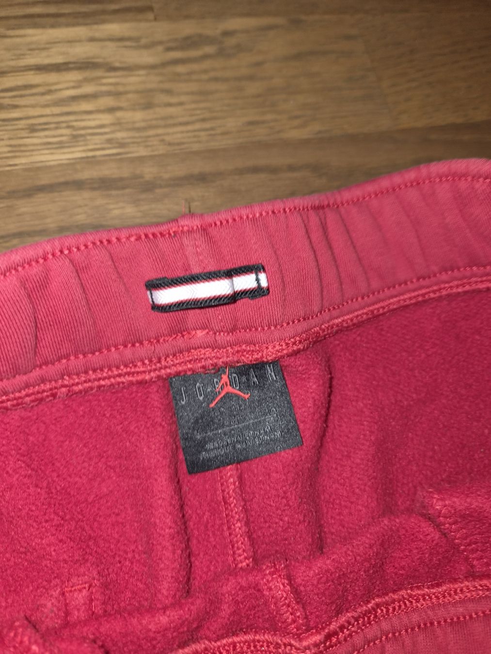 Jordan Hosen: Jordan Jogginghose rot  – Gebraucht aus Bünzen von sim_r7ts 1