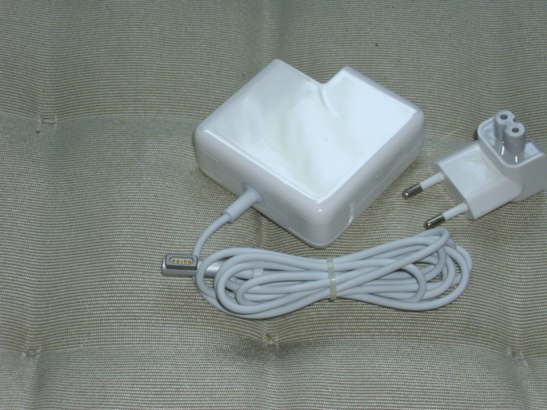 Ladegerät: MacBook Ladegerät 85 Watt – Neu und originalverpackt aus Oberengstringen von EAK11 1