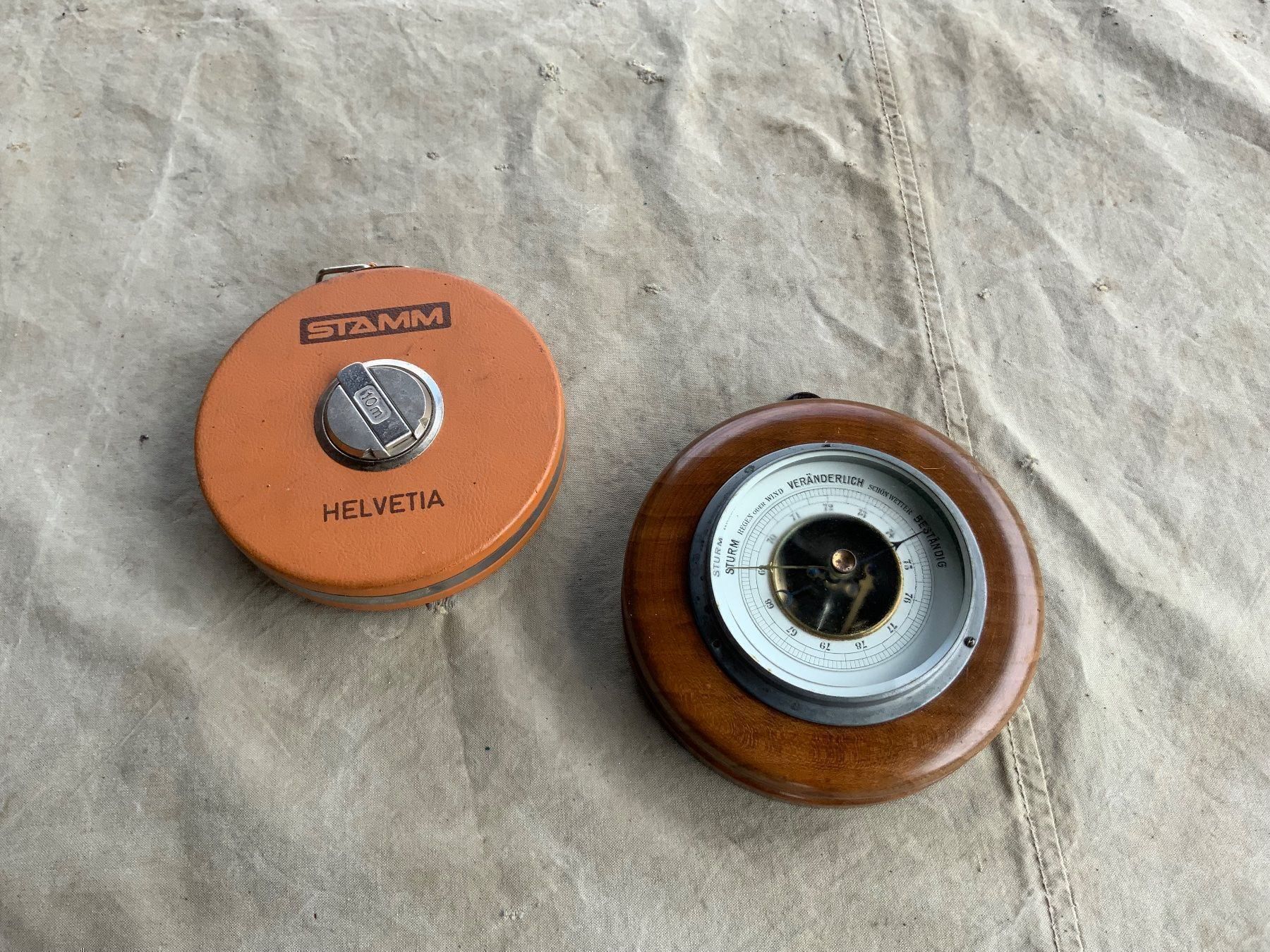 Altri elettrodomestici e apparecchi d’epoca: Barometer und Vintage Messband – Usato da Feldbach venduto da Olive1 2