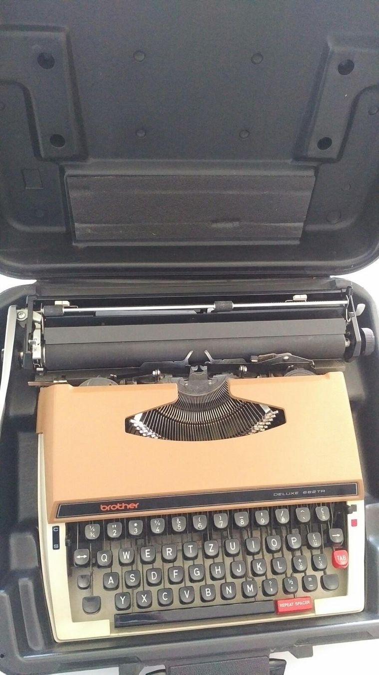 Brother Macchine da scrivere: Machine à écrire Brother Deluxe – Usato da La Croix (Lutry) venduto da Lecollectioneur