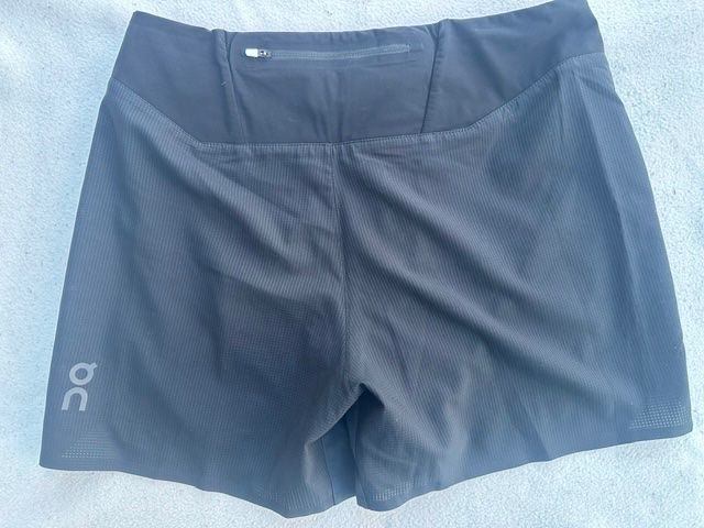 Pantaloni: On Performancer running shorts – Usato da Altendorf venduto da Eisenmaennchen