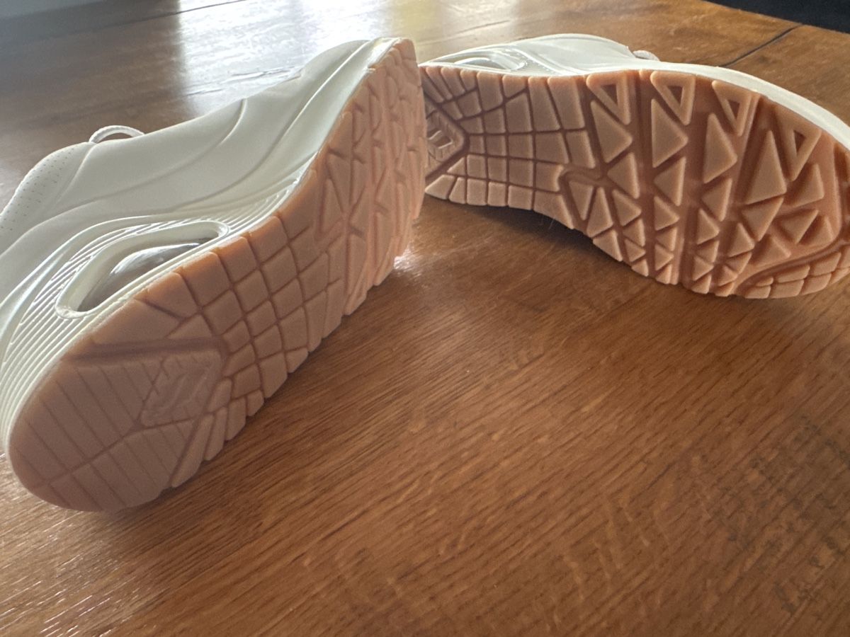 Skechers Chaussures filles: Neuwertige Skechers – D'occasion à Glattpark(Opfikon) par cherrytomate 4