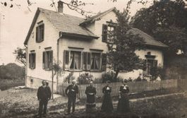Wohnhaus, Frauen und Männer (Photo Romberg, St. Gallen)