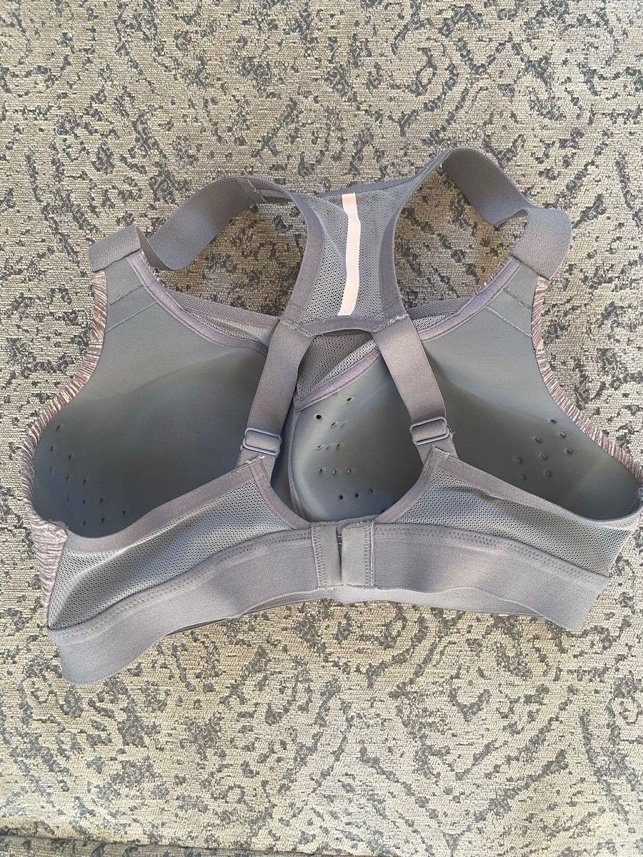 Tops: Brassière de sport. – Gebraucht aus Echallens von 1961zap 3