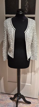 Bouclé-Blazer, kurz geschnitten, Gr. 36 Top! MARC CAIN