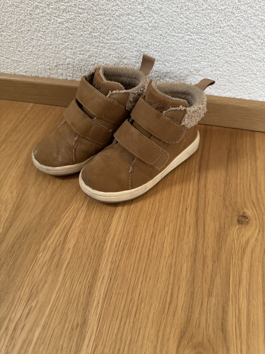 Schuhe für Jungen: Jungs Schuhe Grösse 24 – Gebraucht aus Oltingen von Funnyface