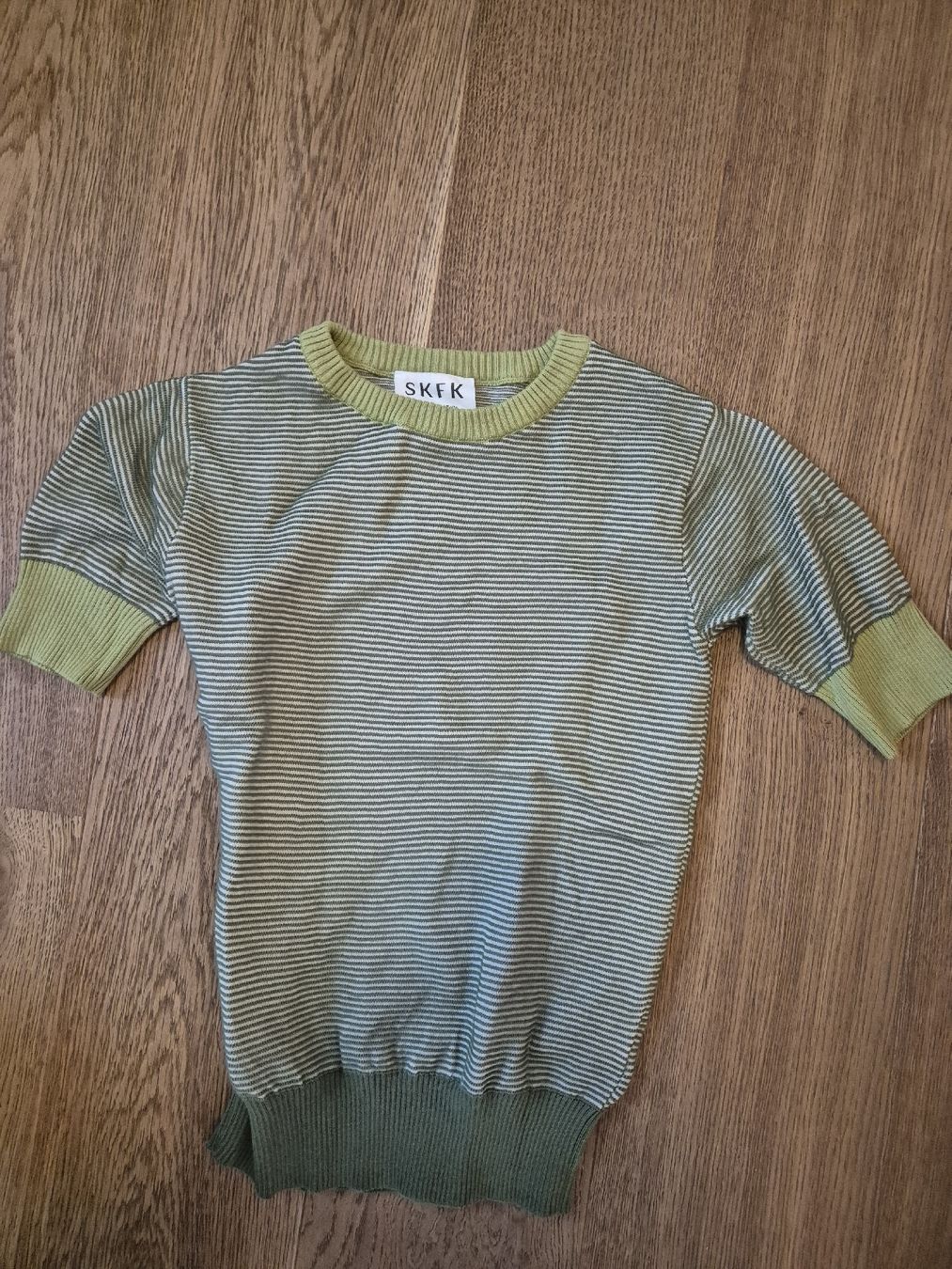 Pullover & Sweatshirts: SKFK pull shortarm Gr.38 grun – Gebraucht aus Ostermundigen von Louhdezd 1