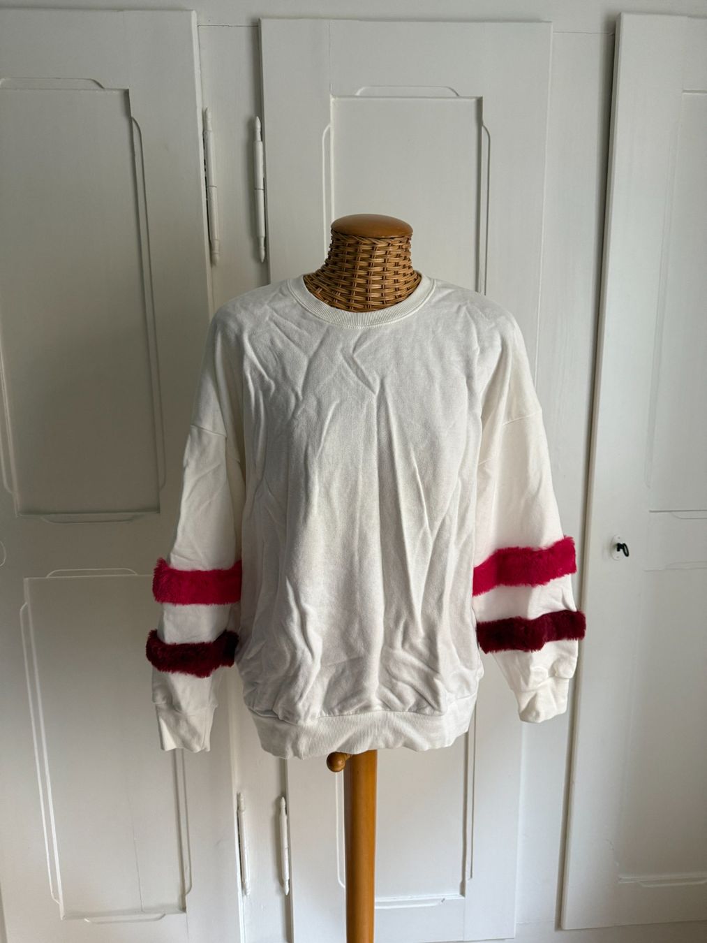 Mango Pulls & Sweat-shirts: MANGO - Sweatshirt weiss M/L – D'occasion à Zürich par Diazaio