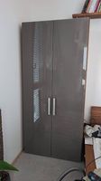 Armoire haut de gamme chêne et verre fumé, éclairage intégré