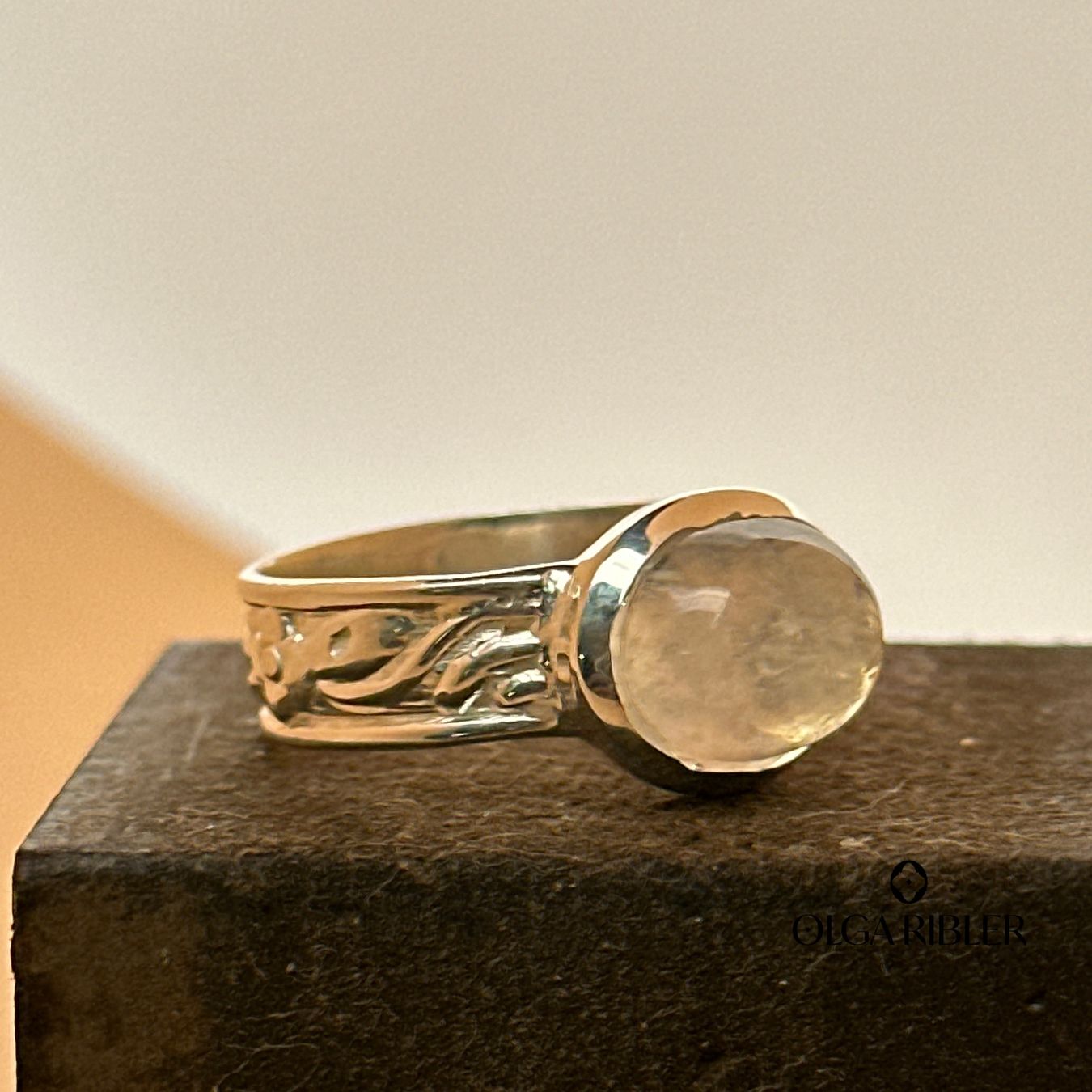 Olga Ribler Anelli: Silberring mit Mondstein, Gr. 59 – Nuovo (secondo la descrizione) da Luzern venduto da MonikaS03 2