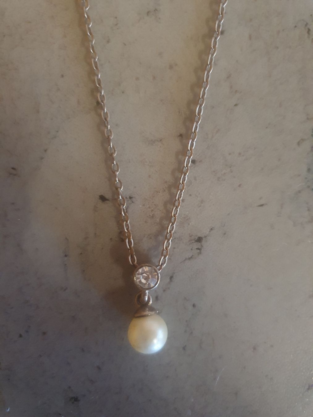 Catenine: Kette mit "Perle" – Usato da Moosseedorf venduto da Sonnenschein.. 1