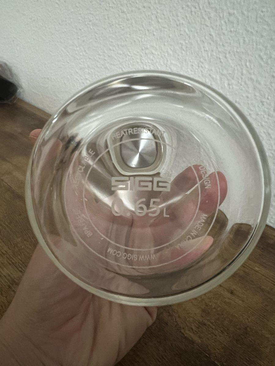 Sigg Borracce & Thermos: SIGG Trinkflasche GLAS 0.65l mit Hülle rot – Usato da Zürich venduto da sil_wp52 4