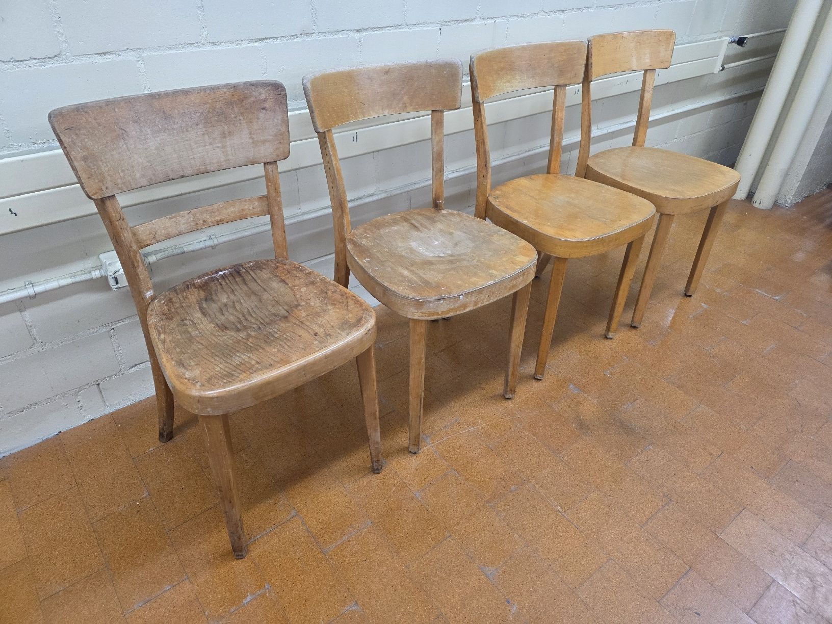 Horgen Glarus Sedie: klassische Vintage Stühle Horgenglarus – Usato da Lichtensteig venduto da Usedinstorecom