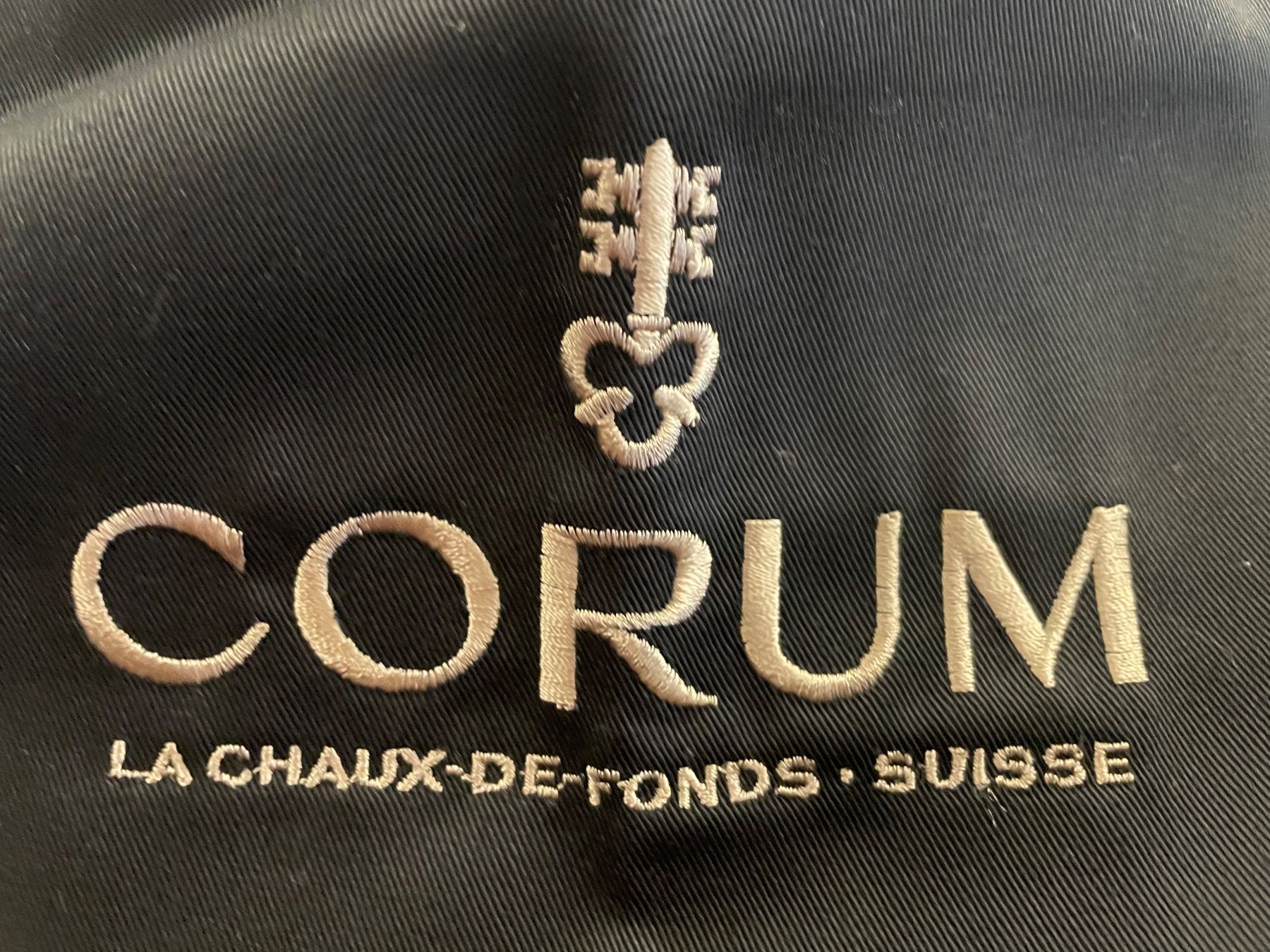 Grembiuli: Kochschürze der Marke Corum – Nuovo (secondo la descrizione) da Genève venduto da Livsonman 1