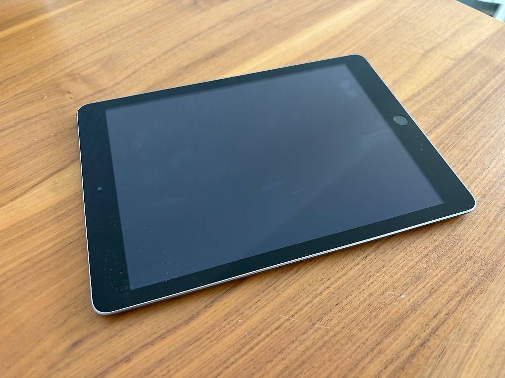 Apple Tablet PC: Apple iPad 5. Generation 32 GB Wi-Fi Space Grau – Usato da Winterthur venduto da i-like-tutti 1