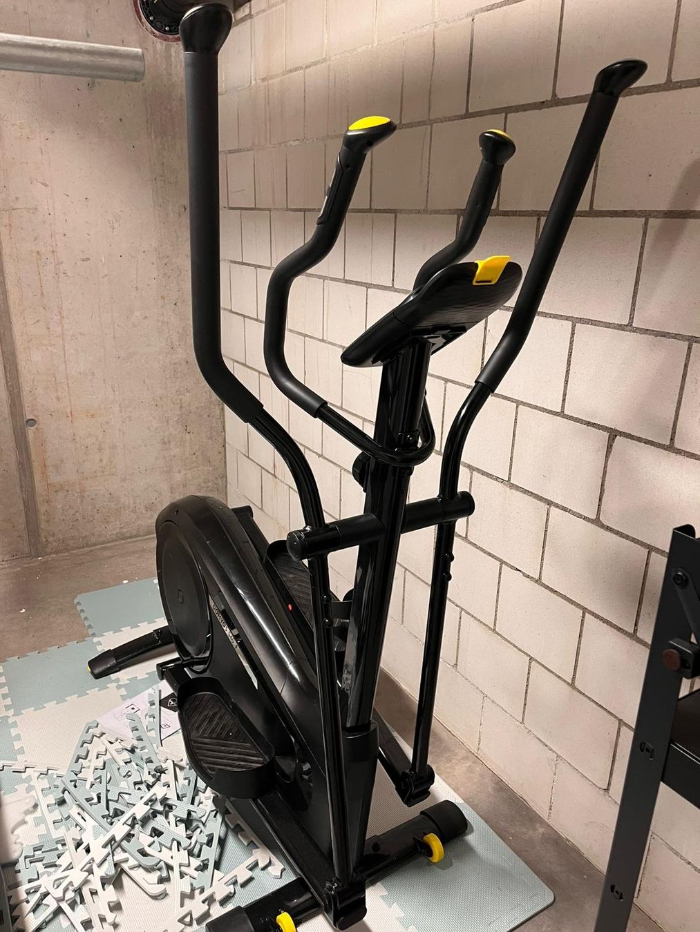 Hometrainer: Ellipsentrainer EL540 schwarz – Usato da Giswil venduto da lor_6kzr
