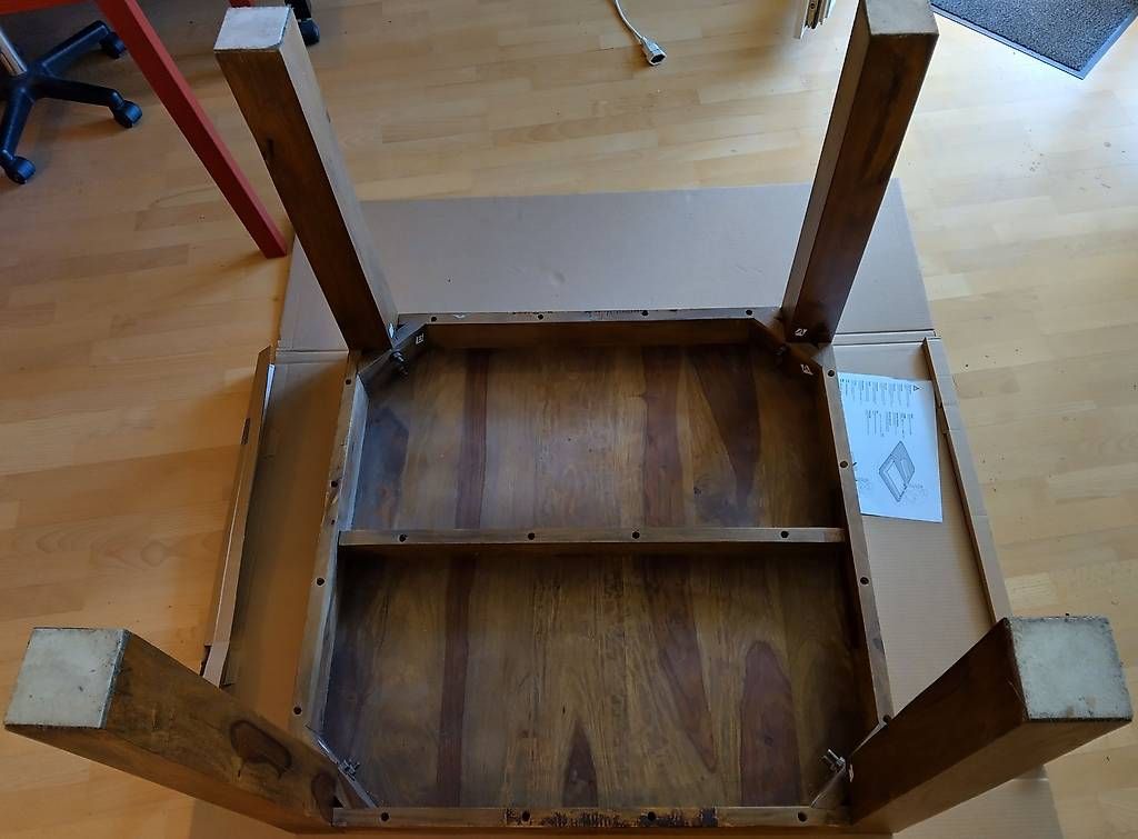 Tavoli: Tisch 90x90 Echtholz asiatisch – Usato da Kriens venduto da Andi_73 1