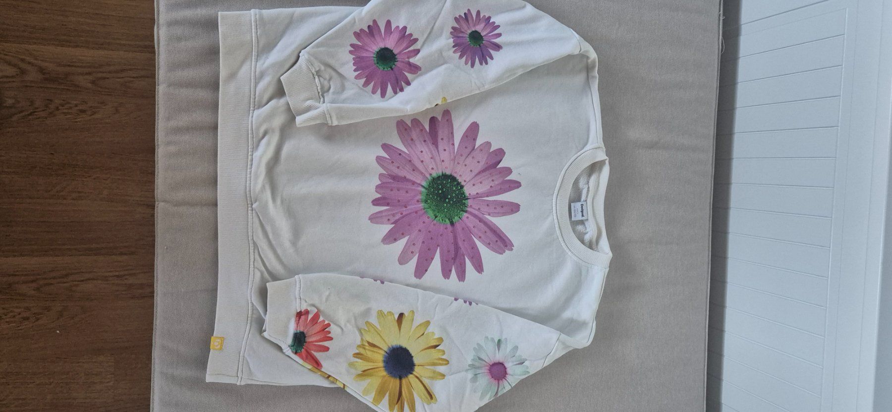 Desigual Lotti & Set di vestiti: 7 Pullover und 1 Schlafanzug Gr.134/ 152 – Usato da Wittenbach venduto da elfe77rot 1