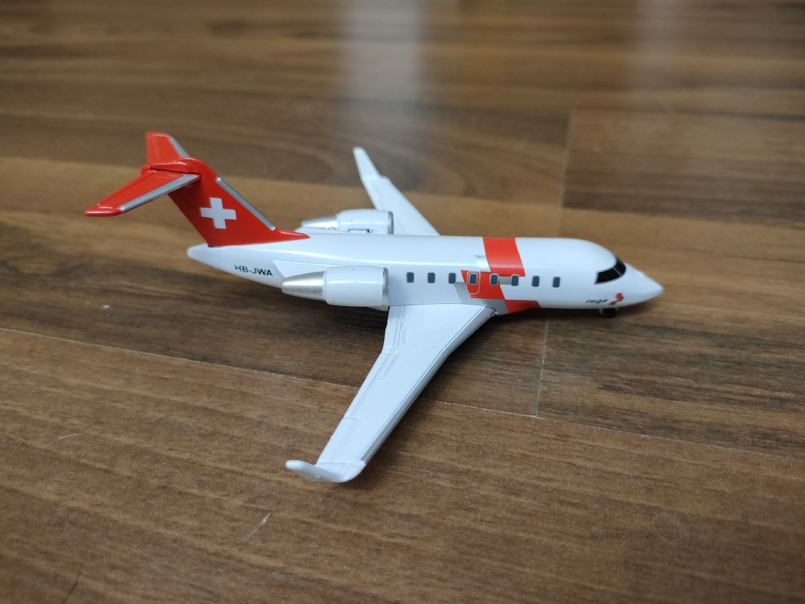 Rega Modellbausätze & Standmodelle: Flugzeugmodell Challenger 650 Rega – Neu und originalverpackt aus Leuggelbach von Schreiner21