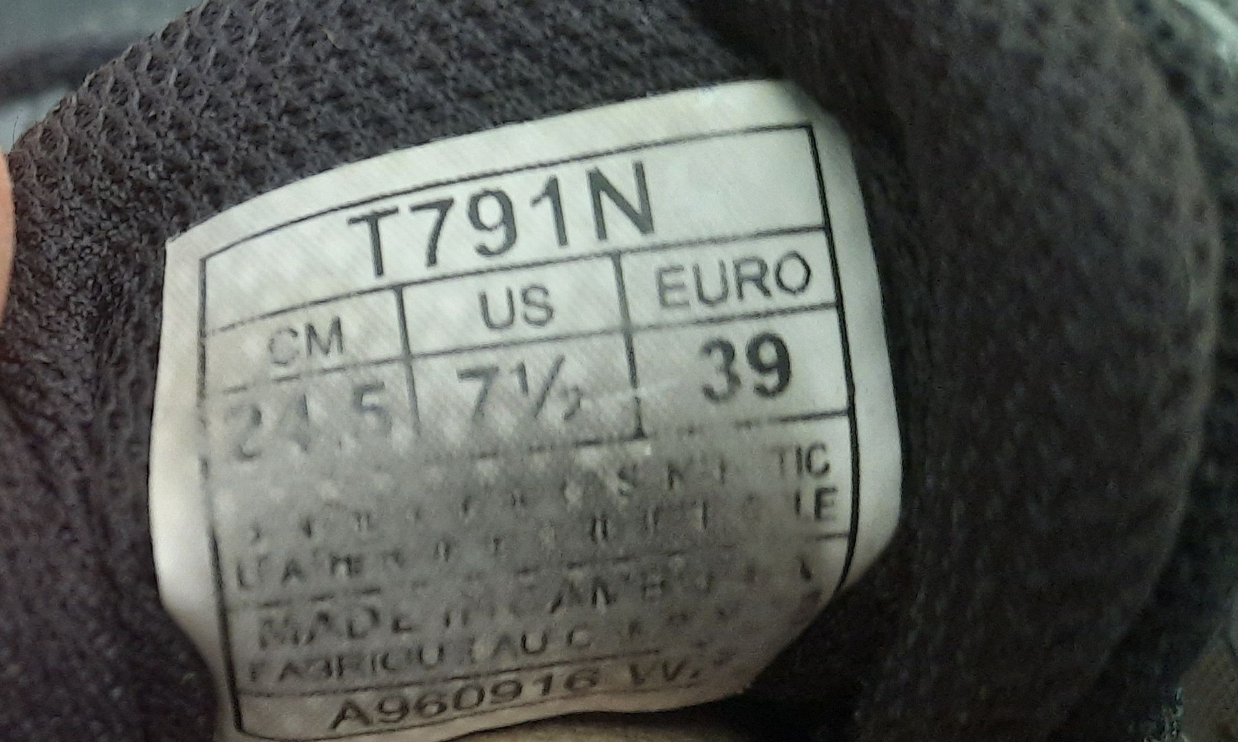 Asics Scarpe da uomo: Asics Gr 39 – Usato da Lamboing venduto da Oakhurst 1