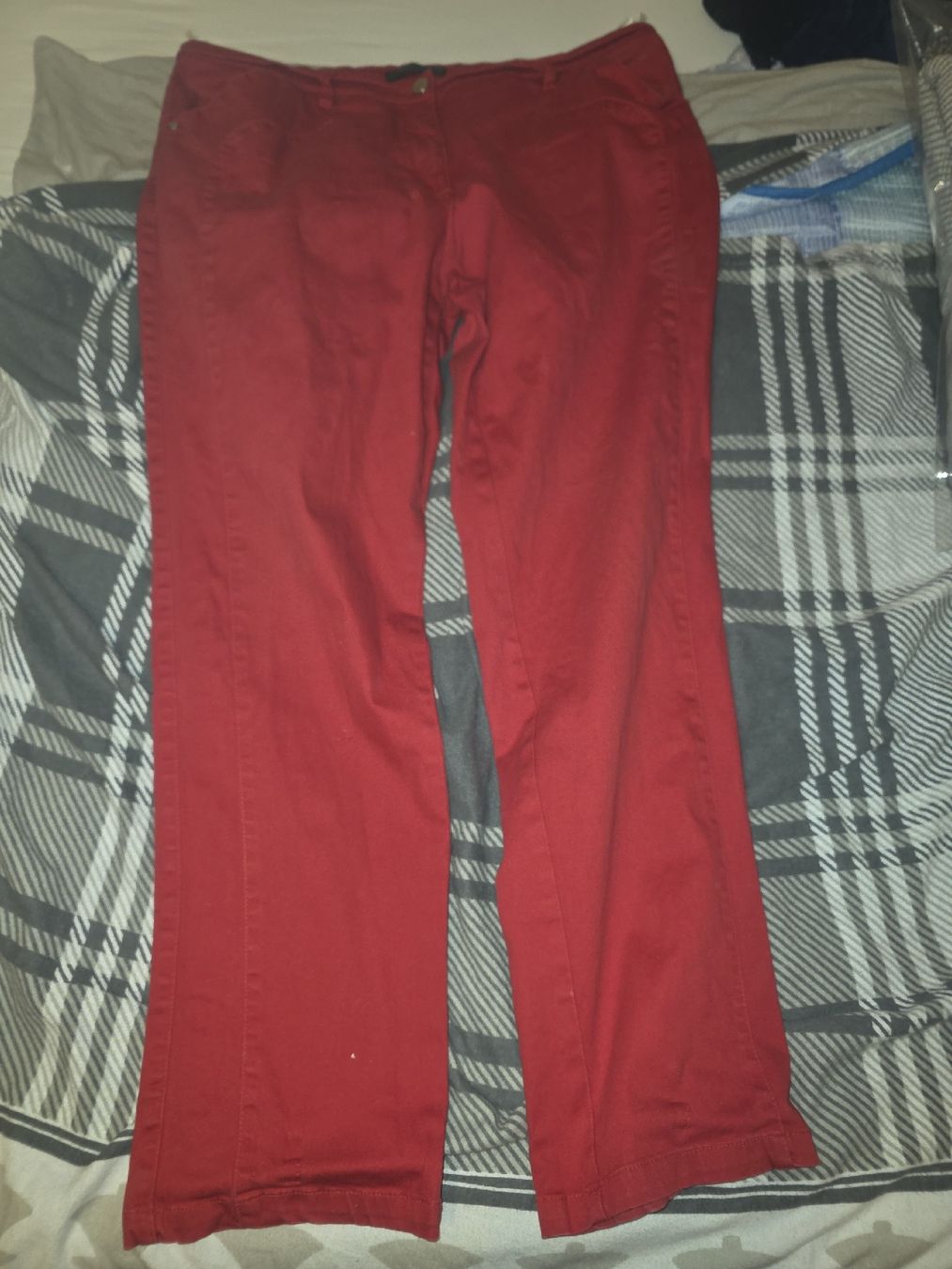 Pantaloni: Rote Damen Hose, Gr. 46 – Nuovo (secondo la descrizione) da Kriens venduto da Caroline_Schweiz 1