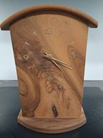 Tisch-Uhr