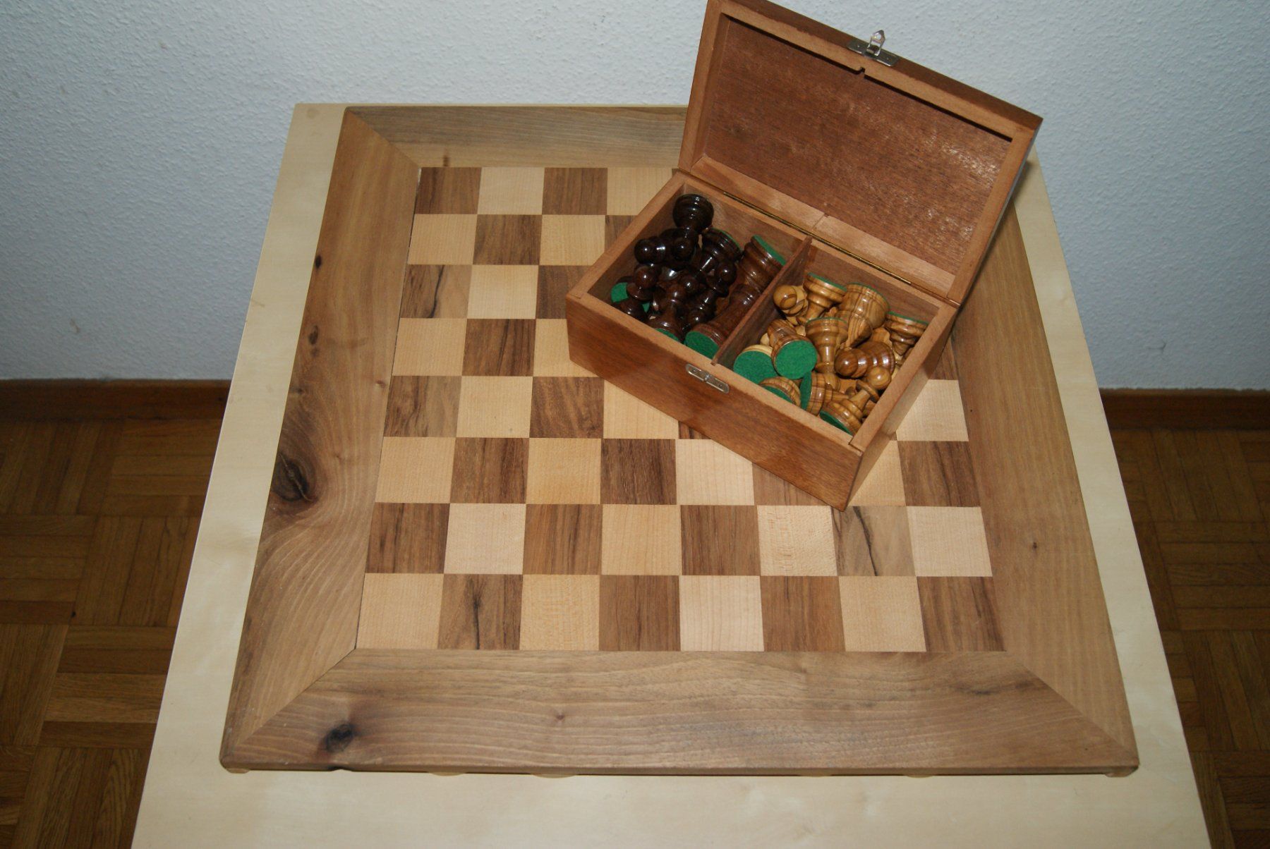 Giochi: Schach mit Figuren aus Holz, Schachbrett – Usato da Zürich venduto da Widi1 8