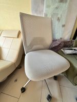 Vitra ID Mesh Bürodrehstuhl ohne Armlehnen, hellgrau