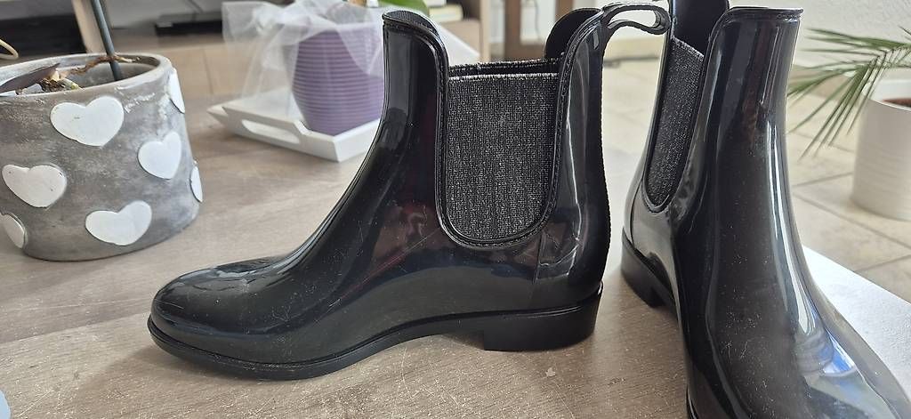 Damenschuhe: Bottines de pluie neuves point. 37 – Gebraucht aus Ste-Croix von kar_9x7w 2