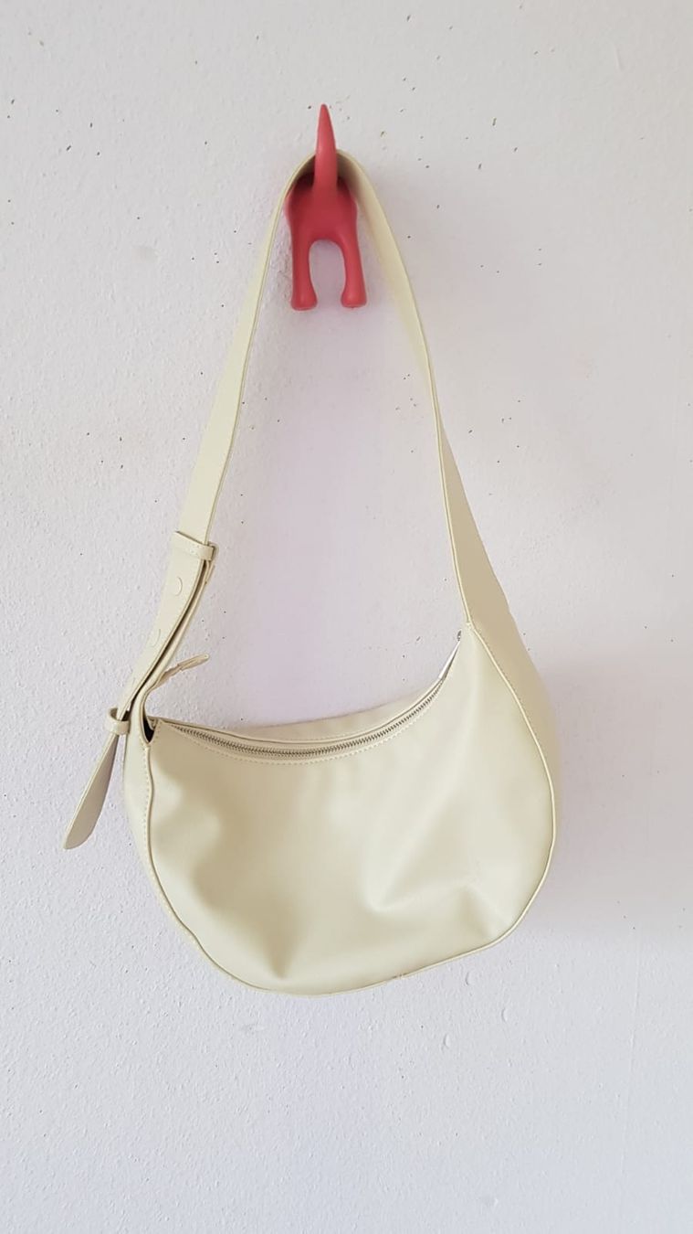 Taschen für Damen: Sac demi-lune pull and bear beige – Neu und originalverpackt aus Versoix von aline_b 1