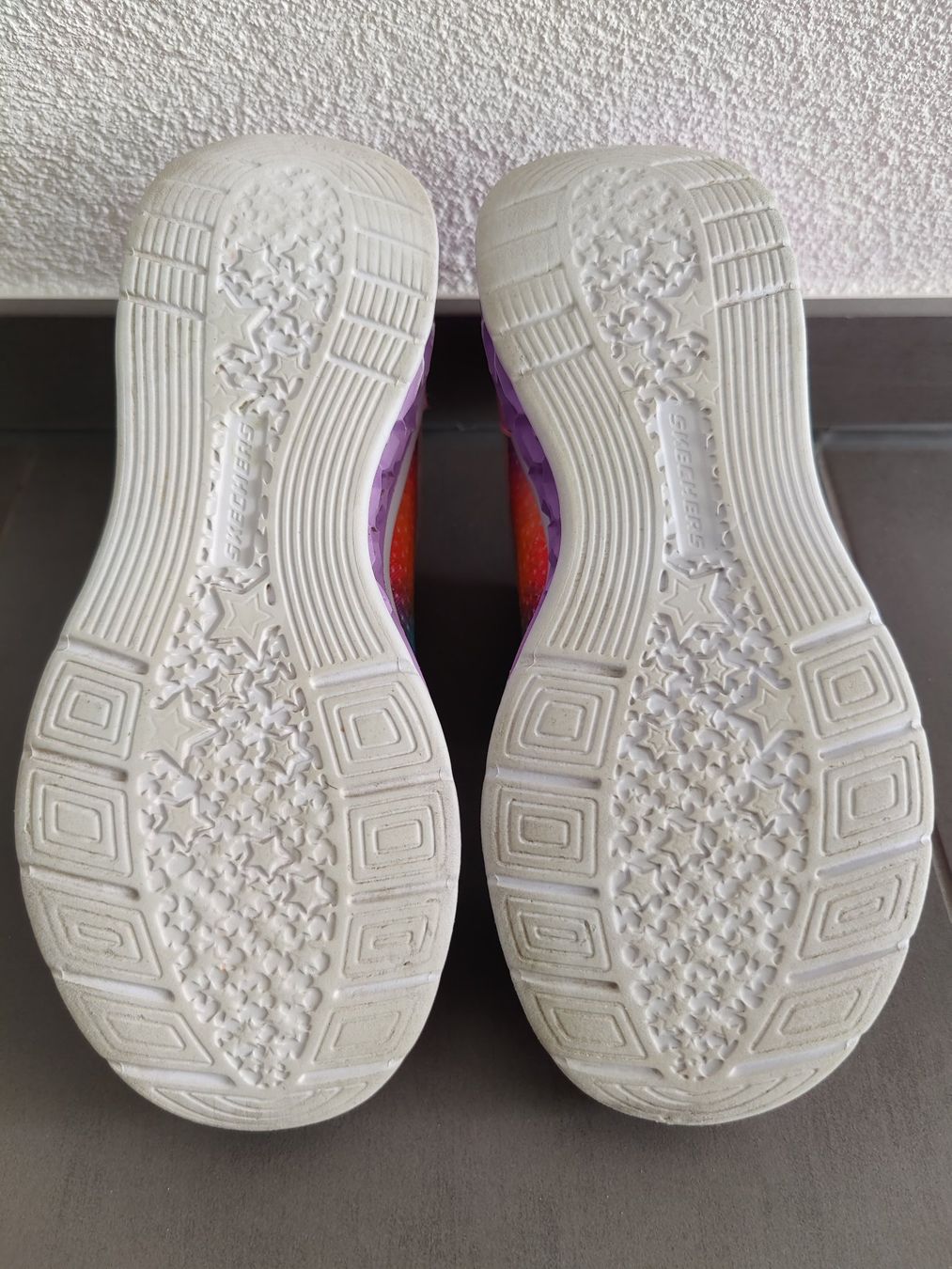 Skechers Scarpe per ragazze: Skechers S-Light Sneaker mit Leuchtfunktion Gr. 35 – Usato da Oberglatt ZH venduto da COiNCiDENT 3