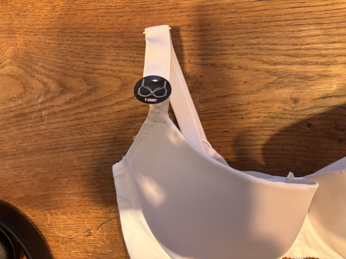 Sonstige Unterwäsche: Neuer BH Grösse 85F – Neu und originalverpackt aus Leuzigen von Fjleu 1
