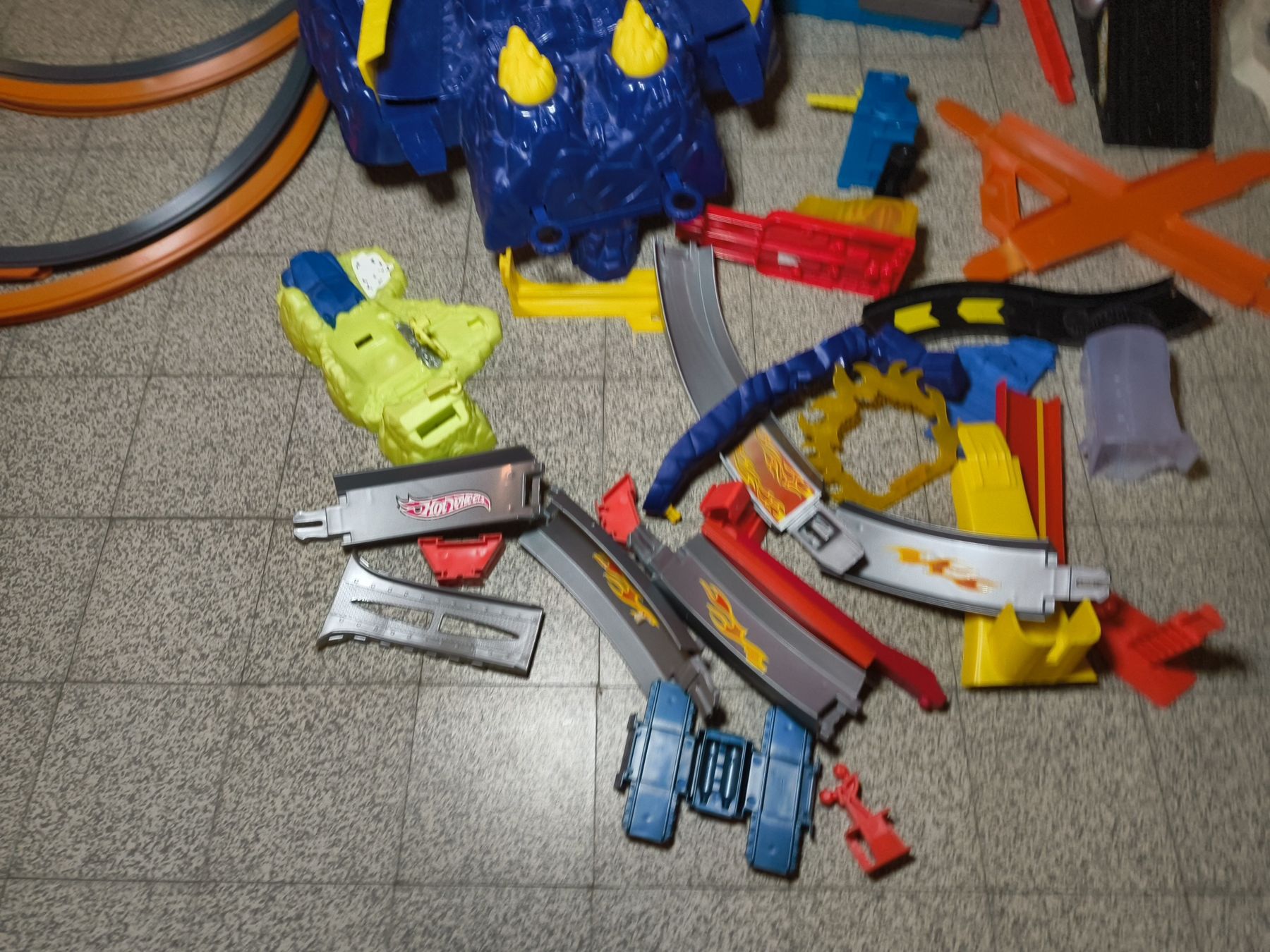 Hot Wheels Piste: Riesige Sammlung Mattel Hot Wheel Bahn Teile – Usato da stettlen venduto da VintageBern_ch 9