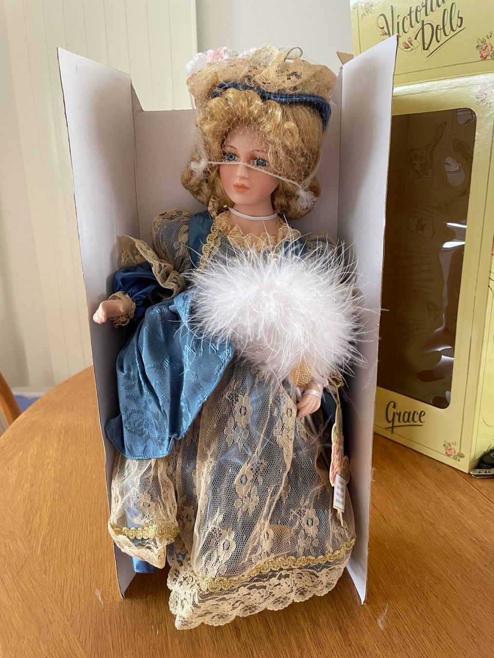 Bambole: Victorianische Puppe – Nuovo e nell'imballaggio originale da Spreitenbach venduto da Wayne100 1