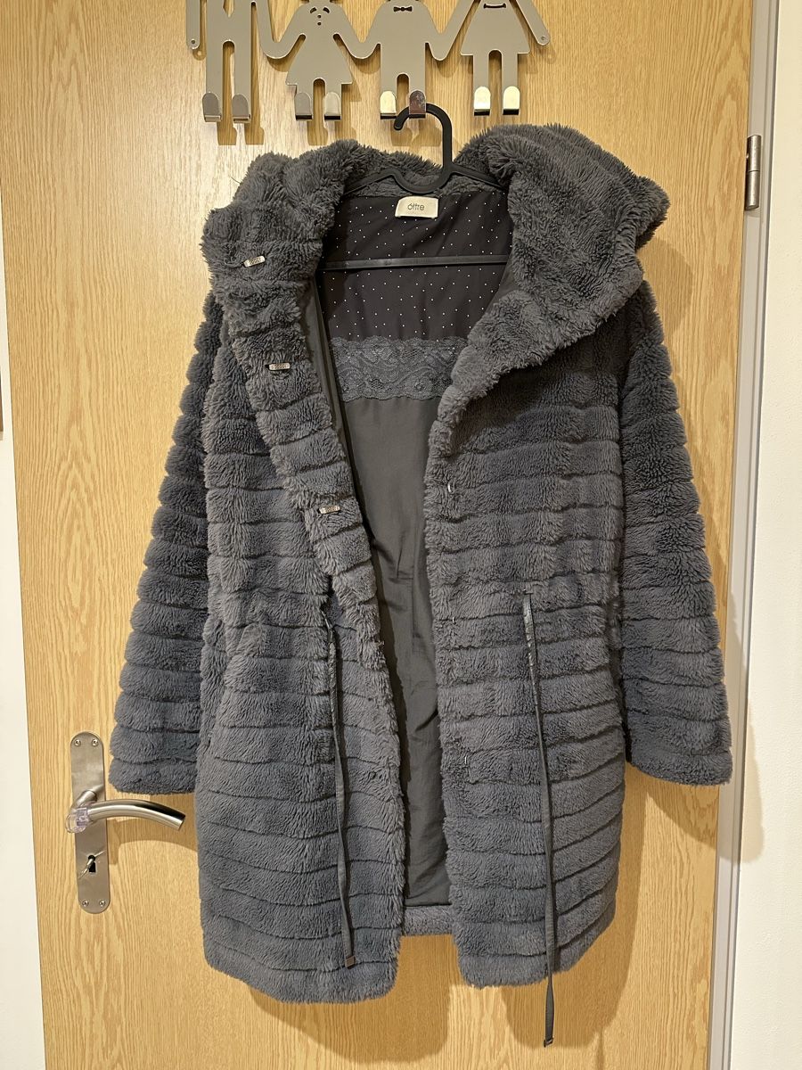 Giacche: Fake Fur Jacke Oltre 38 – Usato da Gordola venduto da EleSecondHand-TCG 2