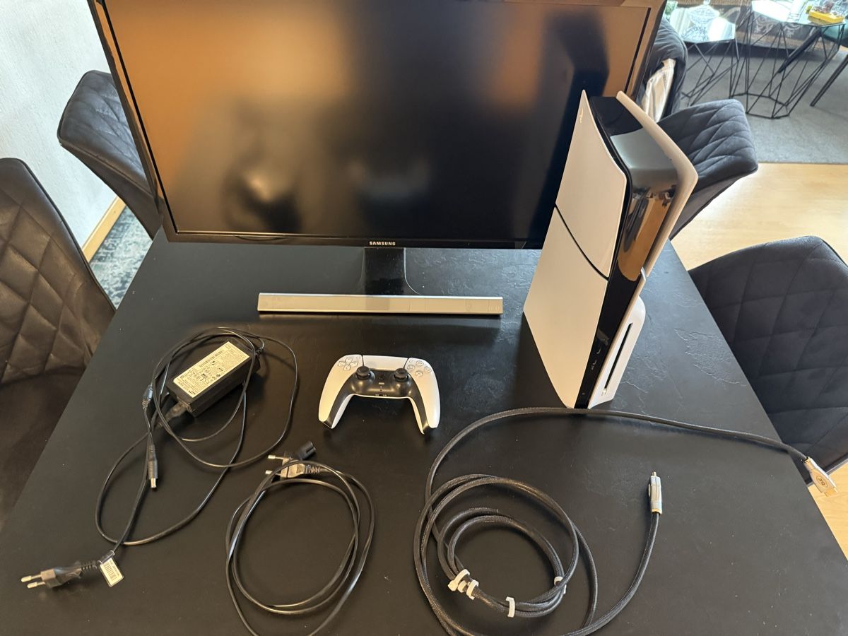 Sony Console: PS 5 in gutem Zustand+Bildschirm+controller – Usato da Unterentfelden venduto da gia_p88y