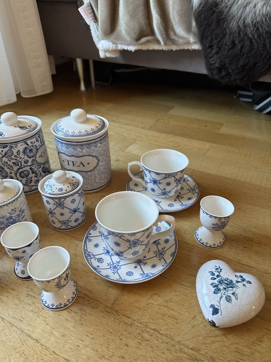 Geschirrsets: Dosen blau weiss Deko !!! – Gebraucht aus Bern von Ruhrallee 1