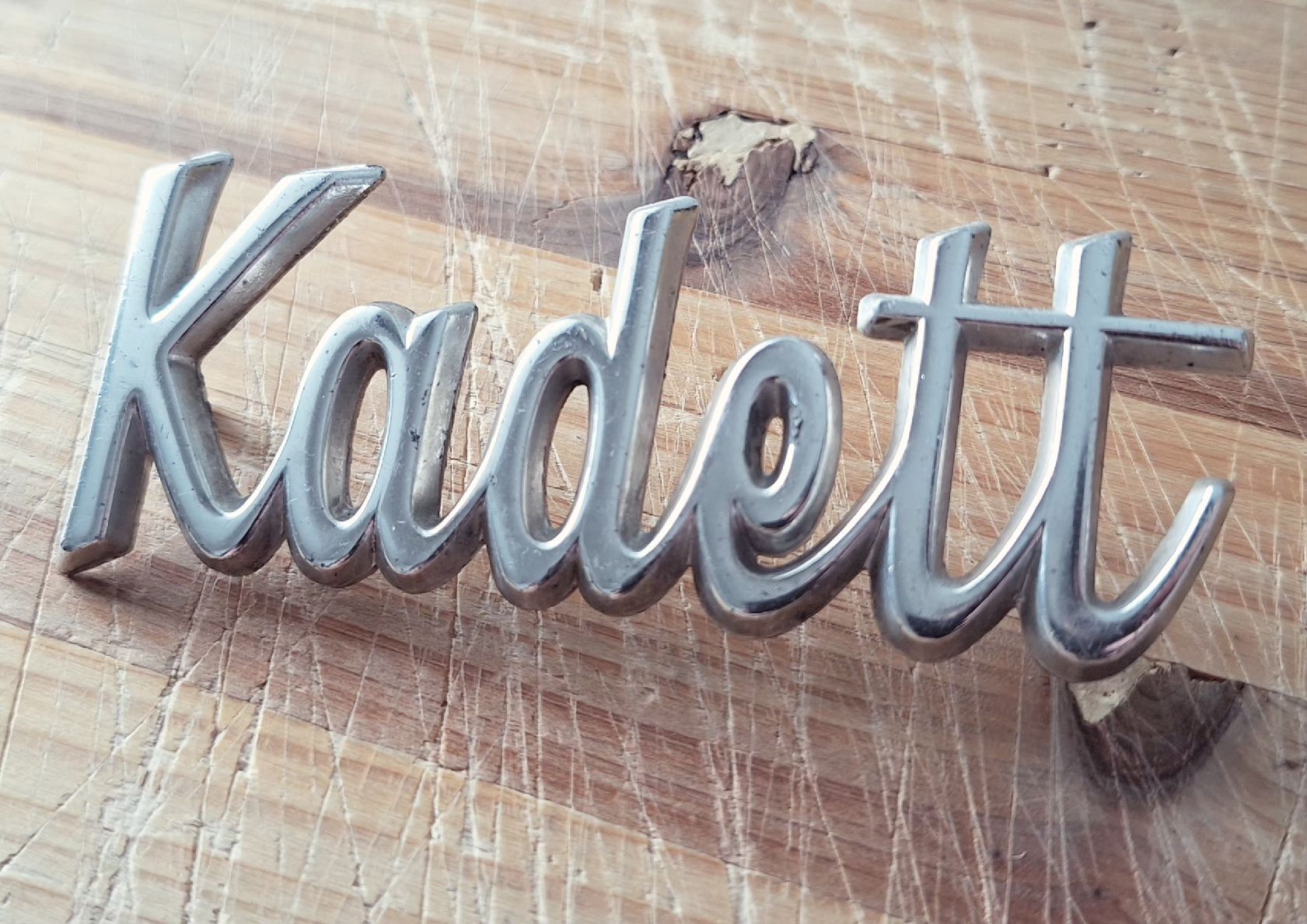 Opel Tutti pezzi di ricambio auto: Opel Kadett B Emblem – Usato da Triesen venduto da BLACKSHEEP75