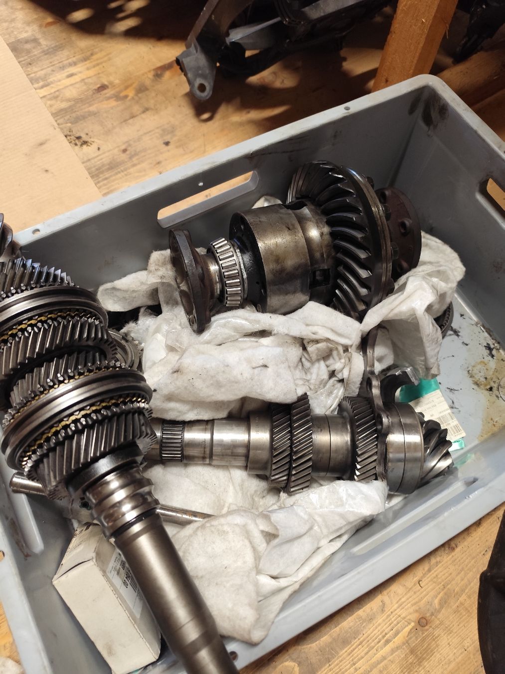 Porsche Toutes les pièces auto: Gearbox Porsche 996 with limited slip diff – D'occasion à Fully par rom_8rkp 1