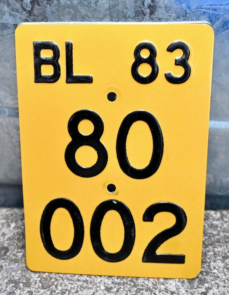 Insegne: Mofanummer BL 83 TÖFFLINUMMER 80002 – Usato da Pfaffhausen venduto da mono_rec