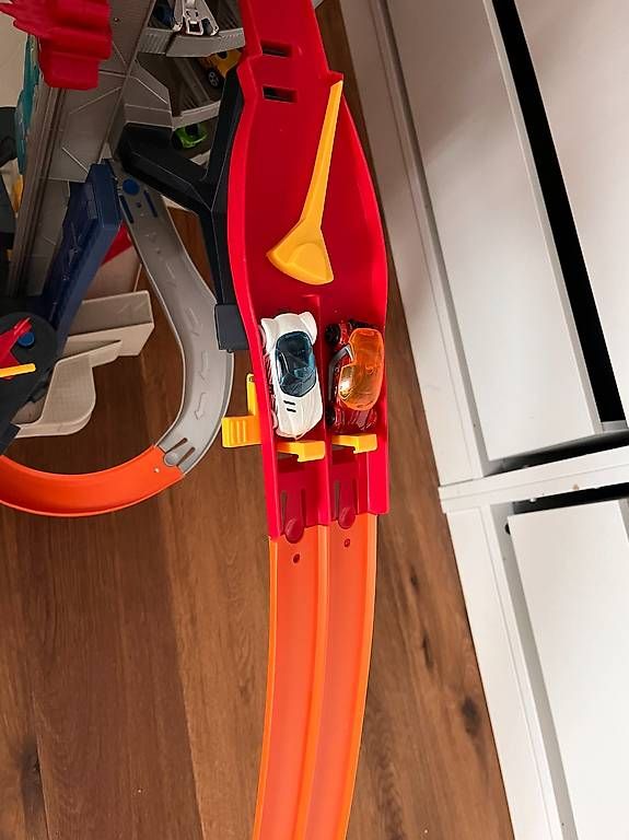 Giocattoli: Hot Wheels Megacity Parkgarage mit 35 Autos – Usato da Mühlethurnen venduto da JackyCindy 2