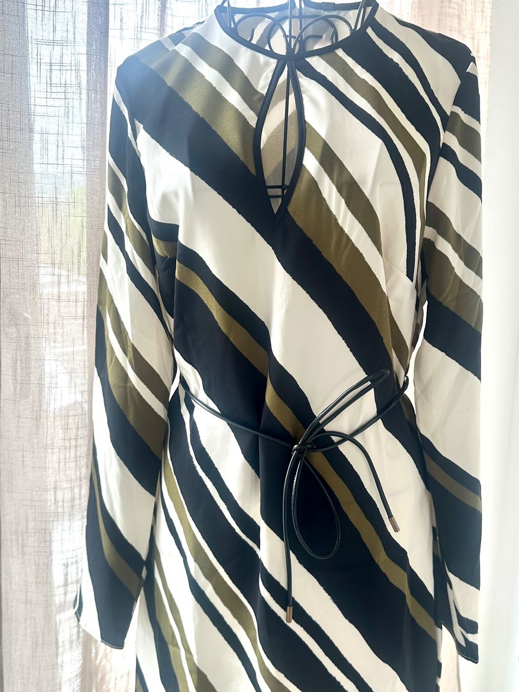 Mango Vestiti: Schickes Kleid von Mango, NEU – Nuovo e nell'imballaggio originale da Bremgarten AG venduto da jiom 1