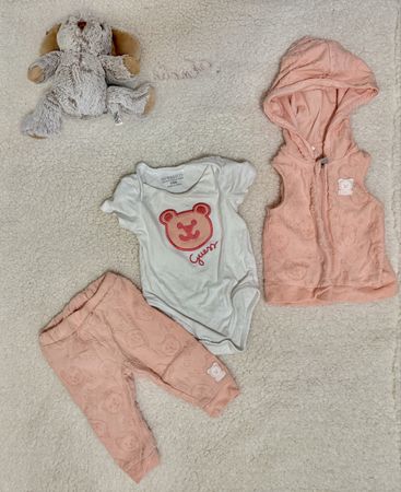 Guess Outfit Gr. 3-6 Monat (Gr.68)