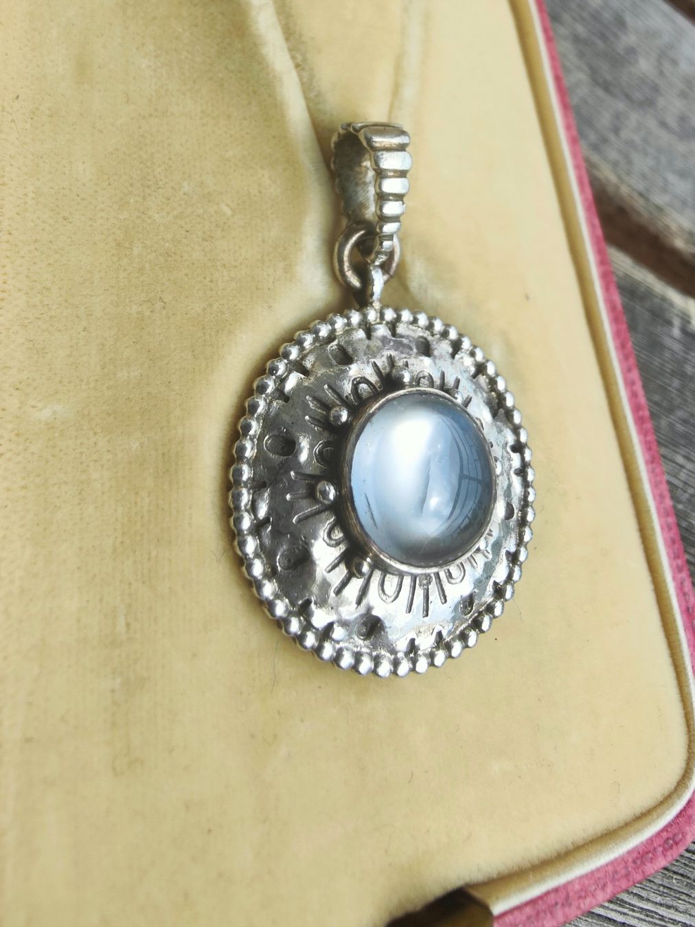 Ciondoli: Antik Jugendstil Cabochon Mondstein Silber 900 Anhänger – Usato da Schwyz venduto da chopaya 3