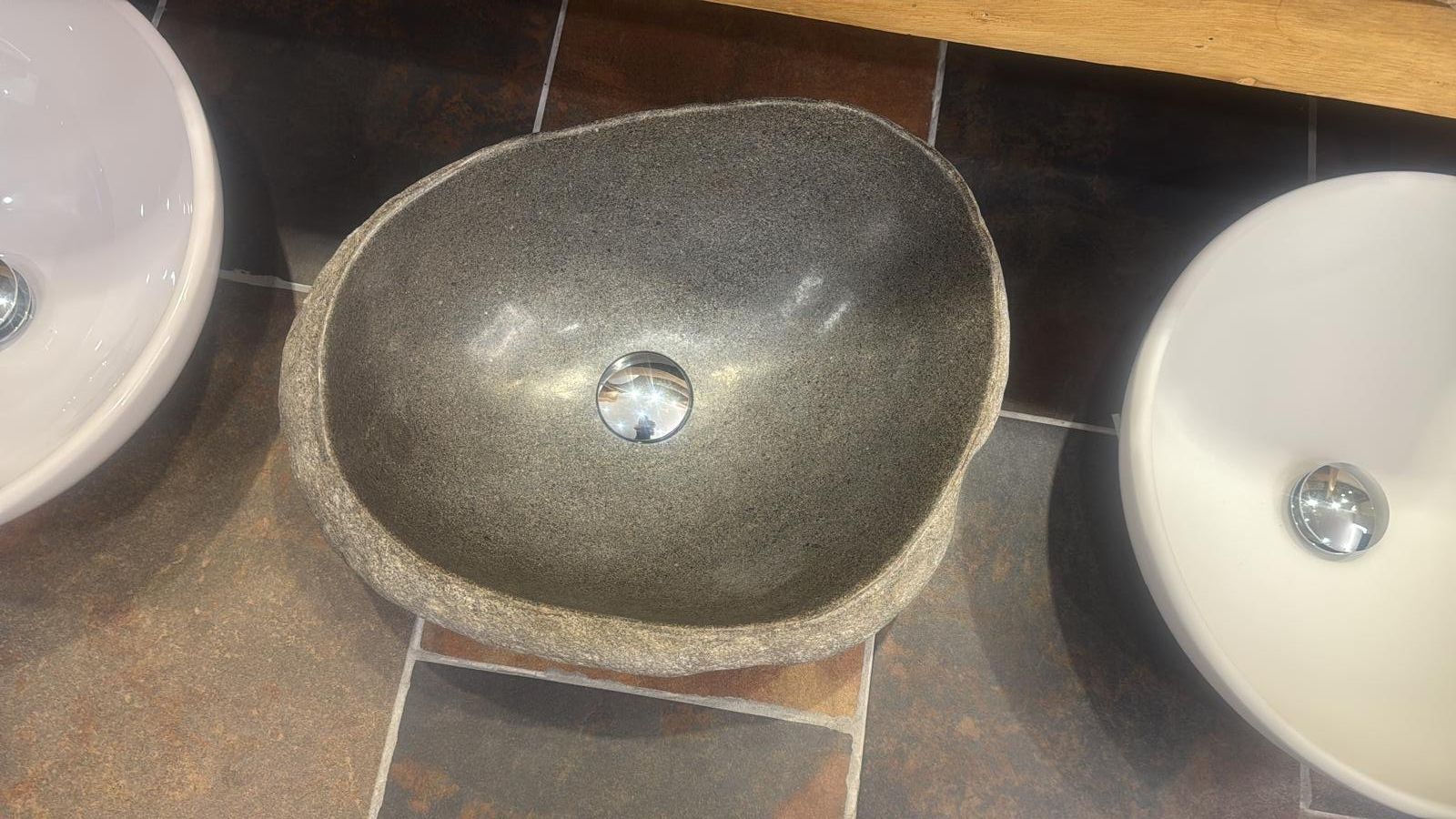 Lavabi & lavandini: Unikat Granit-Waschbecken Riverstone Grau – Nuovo e nell'imballaggio originale da Berikon venduto da al7_7jyx 2